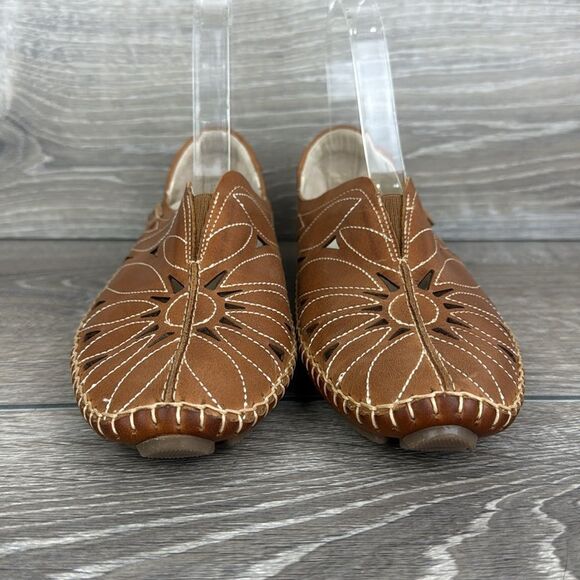 Pikolinos Jerez Women's Sz 7/EU 37 Tan Leather Floral Cutout Slip On Moccasins - Picture 2 of 12